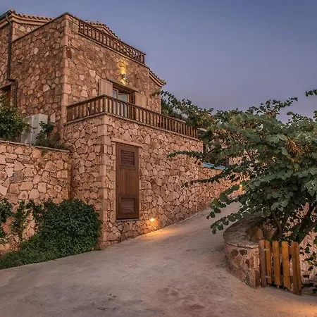 Beyond Áyios Nikítas