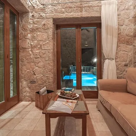 Beyond Áyios Nikítas